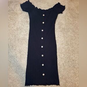 Black Off-Shoulder Form-Fitting Dress